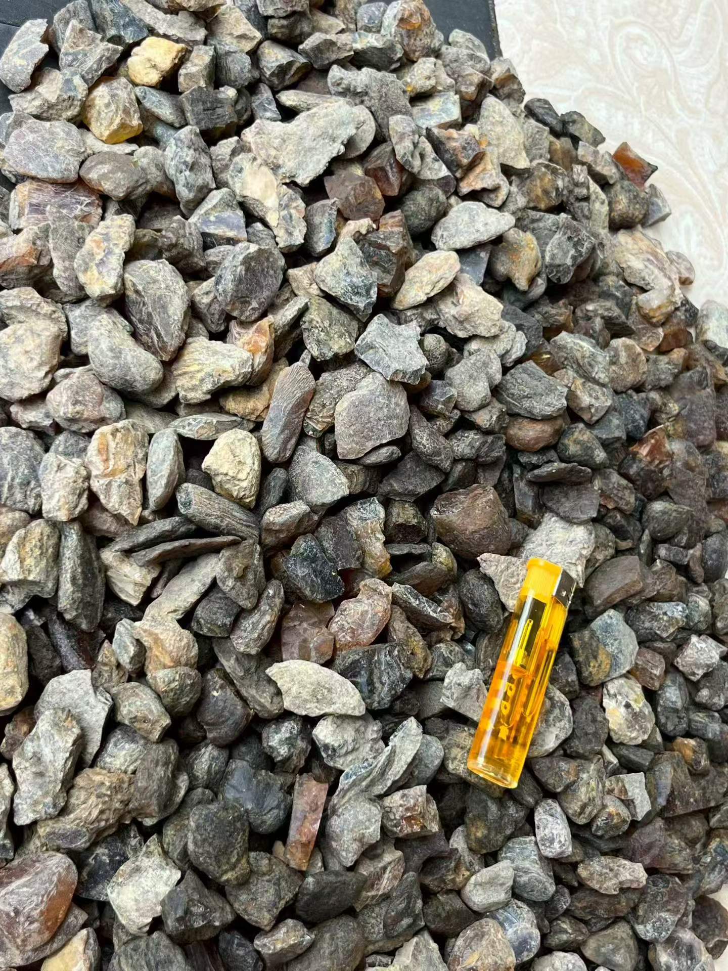 Raw Burmese amber(burmite) Stones A1007