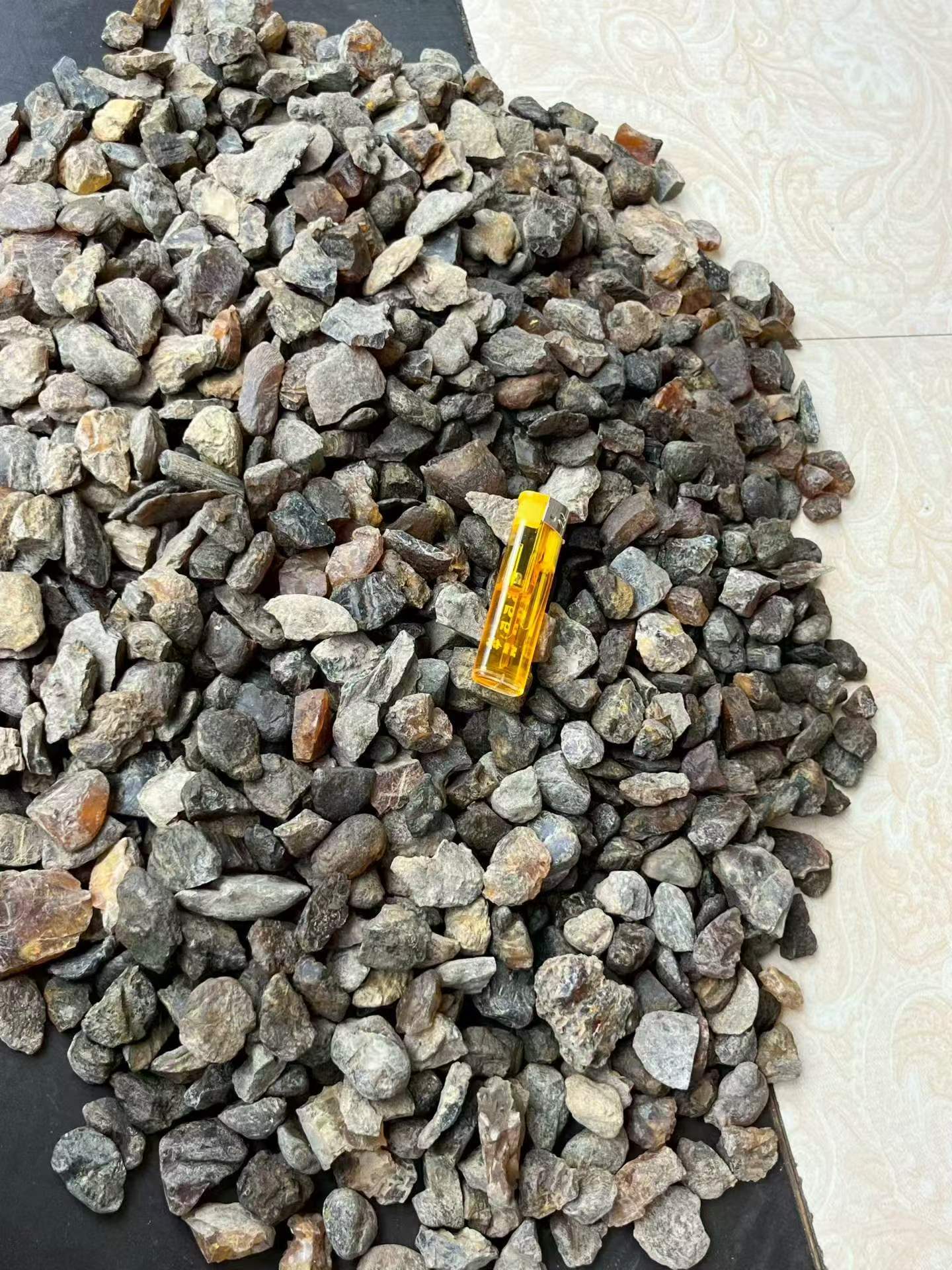 Raw Burmese amber(burmite) Stones A1007