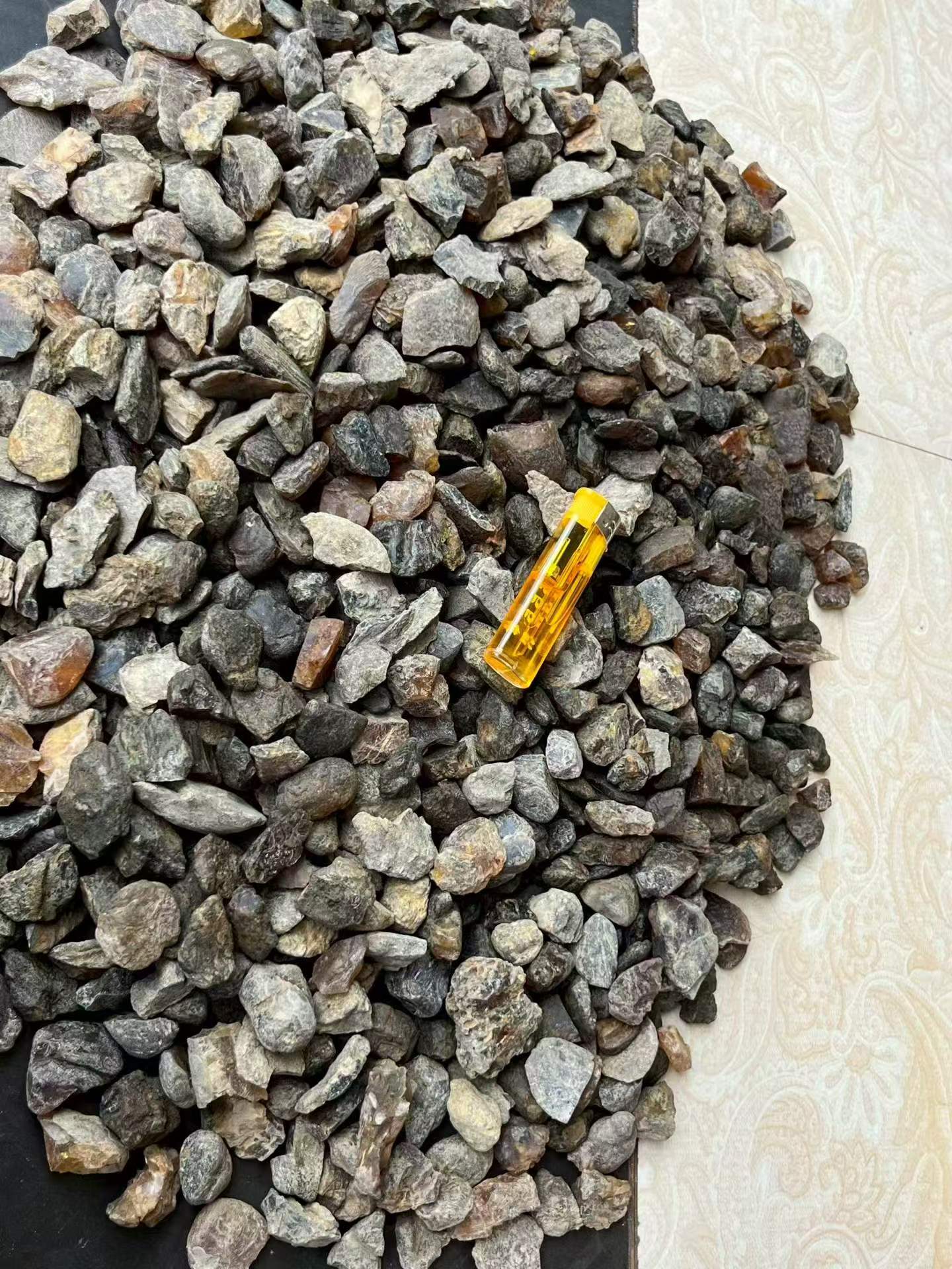 Raw Burmese amber(burmite) Stones A1007
