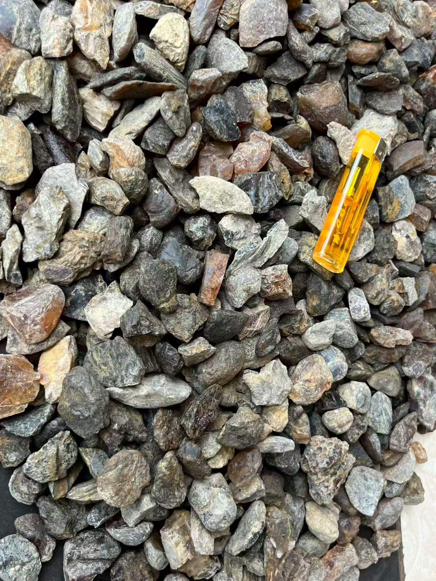 Raw Burmese amber(burmite) Stones A1007