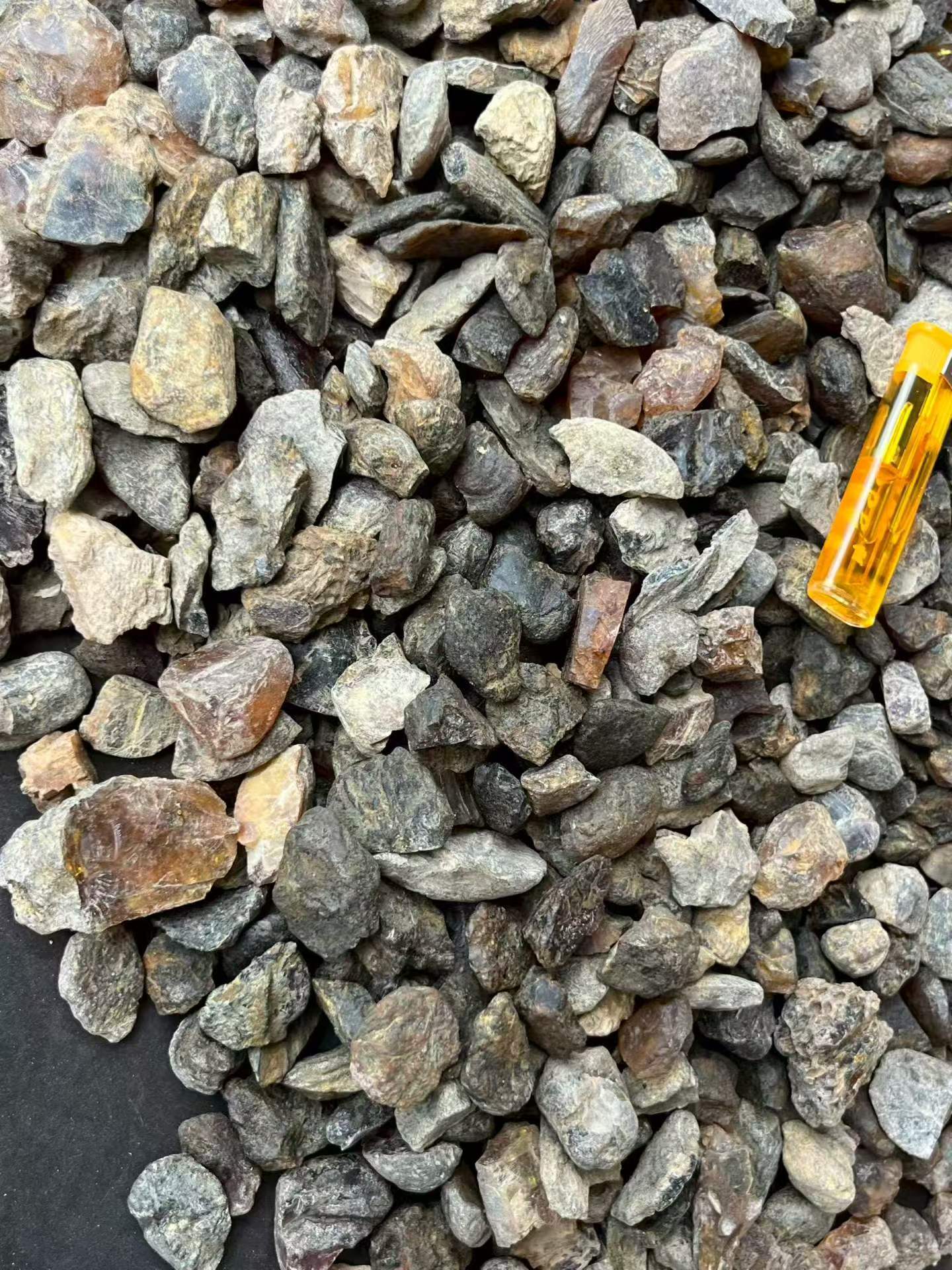 Raw Burmese amber(burmite) Stones A1007