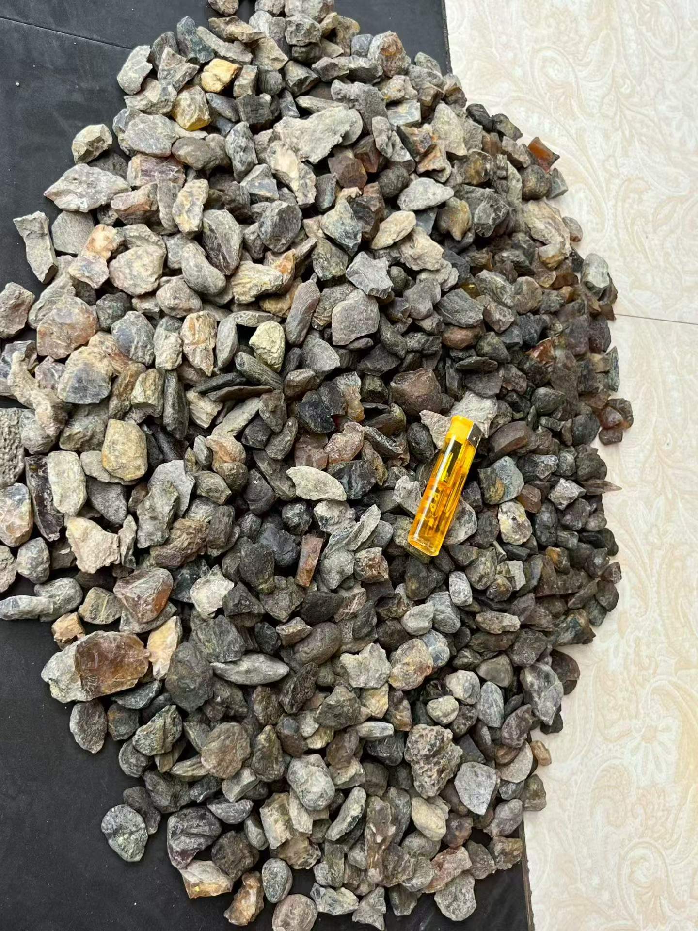 Raw Burmese amber(burmite) Stones A1007